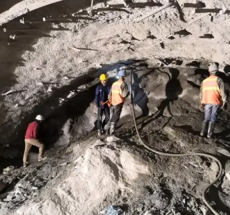 岚县拱顶带模注浆料的施工流程及注意事项